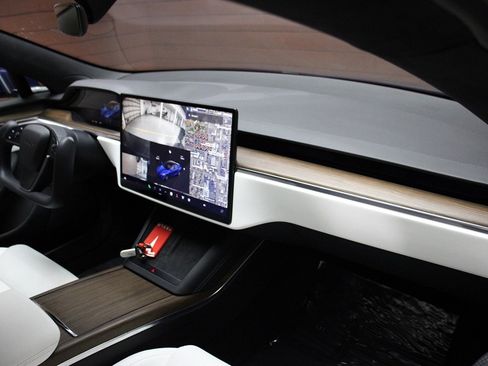 Used 2022 Tesla Model S AWD image 23