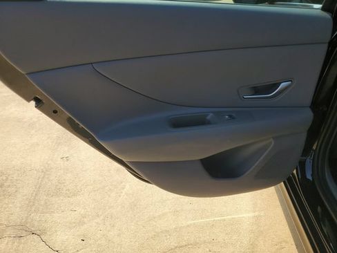 Used 2025 Hyundai Elantra SEL FWD image 29