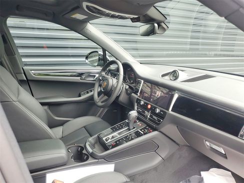 Used 2025 Porsche Macan Turbo image 19