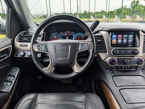 Used 2018 GMC Yukon Denali w/ Denali Ultimate Package AWD/4WD image 30
