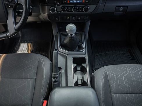 Used 2016 Toyota Tacoma TRD Sport w/ Premium & Technology Package AWD/4WD image 32