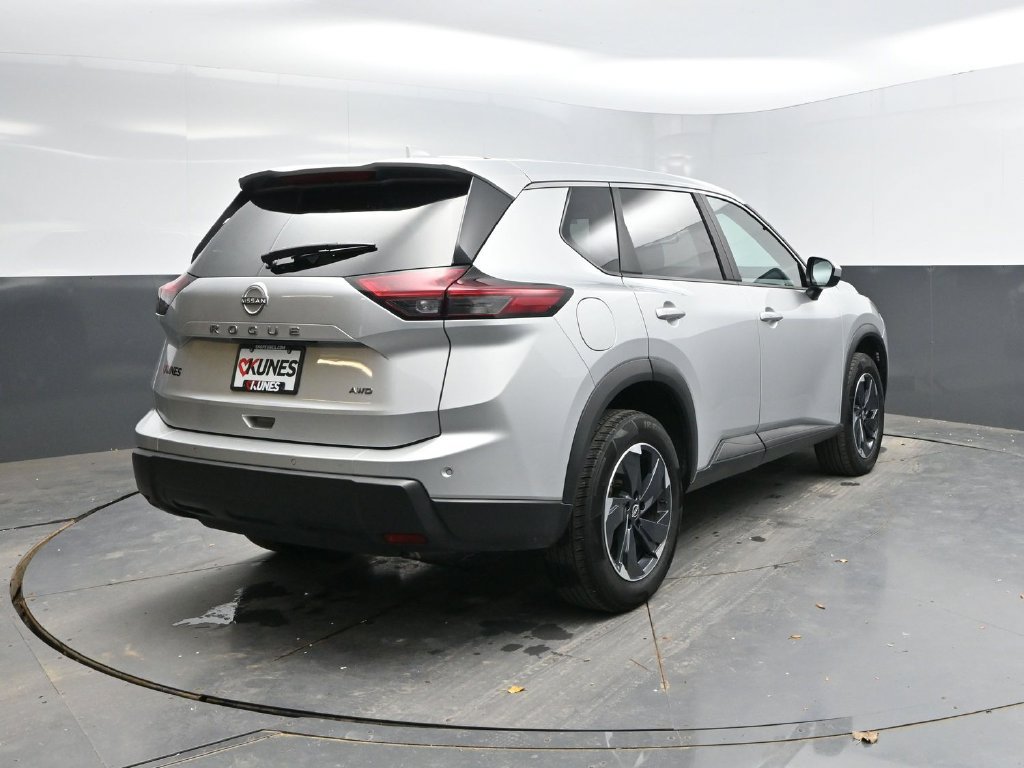 Used 2025 Nissan Rogue SV AWD/4WD image 7