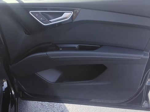 Certified 2025 Audi Q4 e-tron Premium w/ Convenience Package image 26