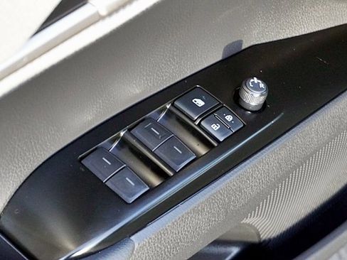 Used 2025 Toyota Camry SE image 21