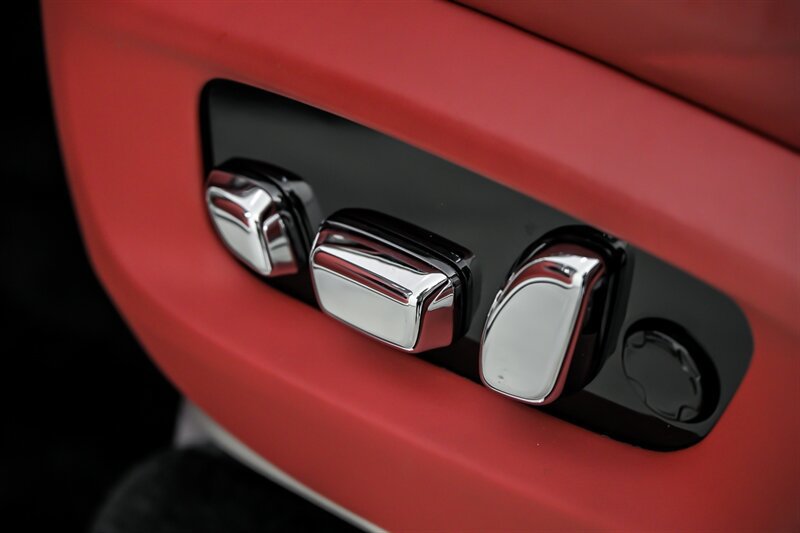 Used 2023 Rolls-Royce Cullinan w/ Leather Finishing Pack AWD/4WD image 25