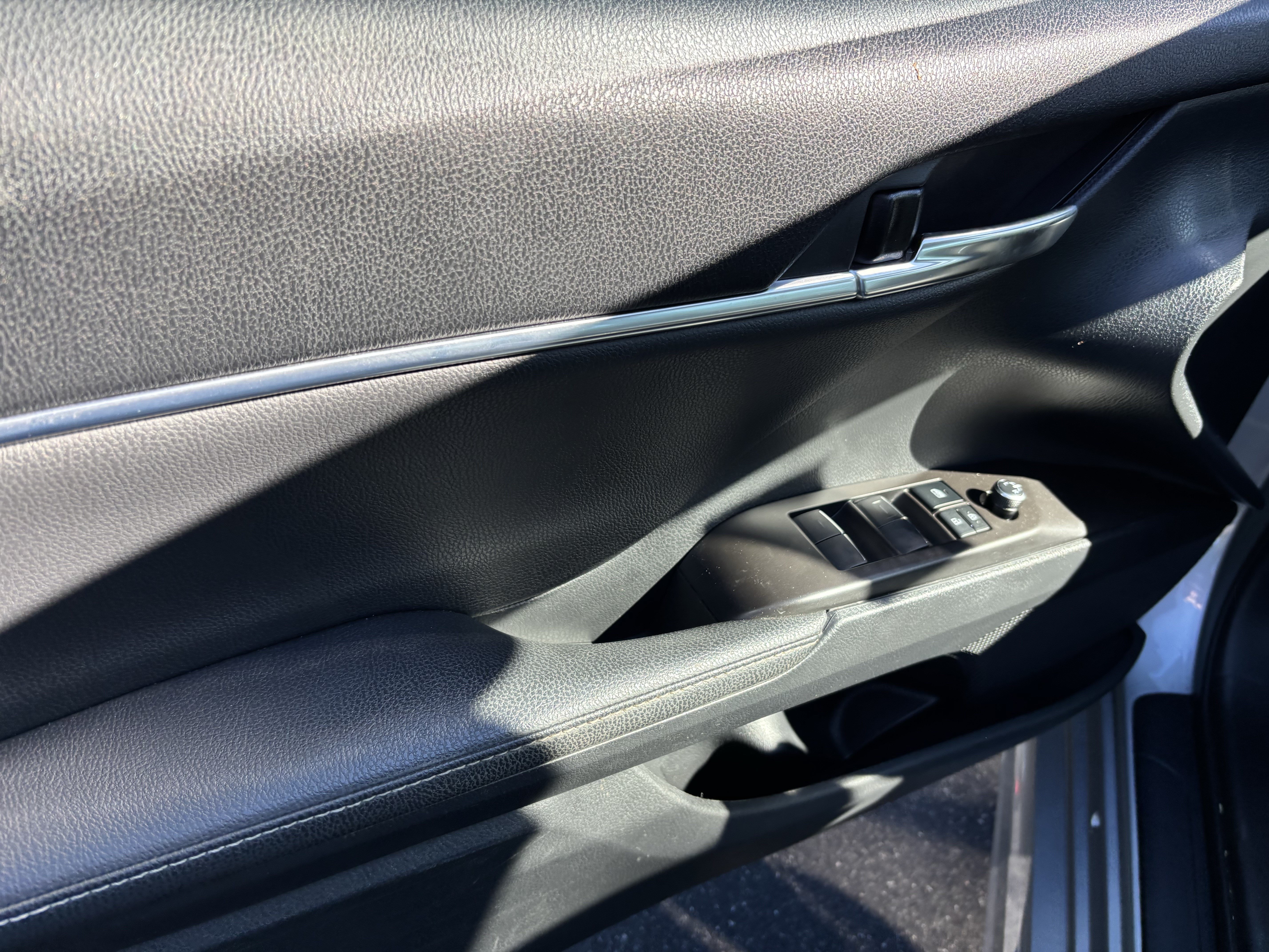 Used 2021 Toyota Camry XSE FWD image 14