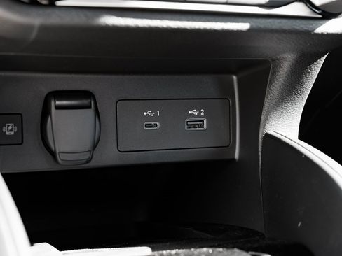 New 2025 Nissan Versa SR w/ Trunk Package image 15