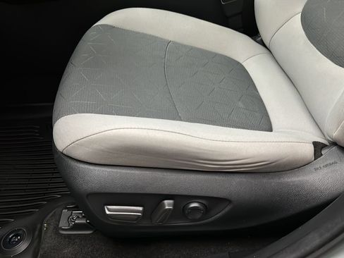 Used 2020 Toyota RAV4 XLE w/ Convenience Package AWD/4WD image 12
