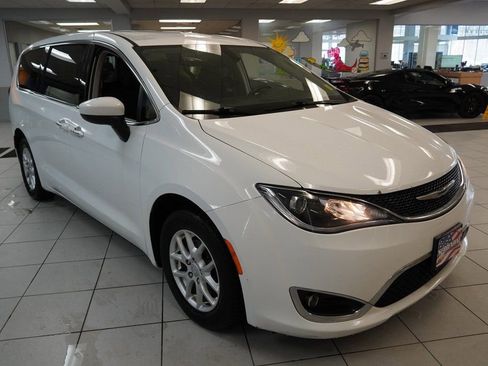Used 2017 Chrysler Pacifica Touring Plus image 17