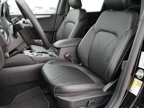 New 2025 Ford Escape SE w/ PHEV Premium Package FWD image 13