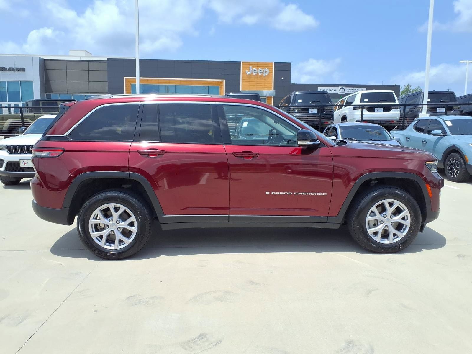 Used 2022 Jeep Grand Cherokee Limited AWD/4WD image 5