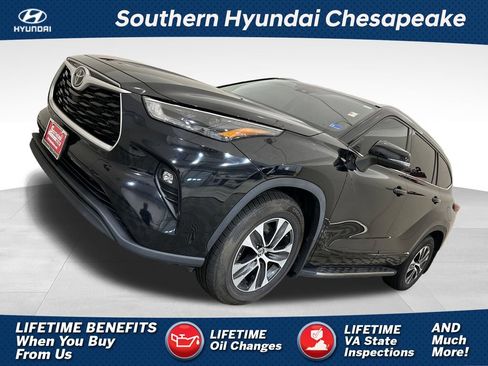 Used 2022 Toyota Highlander XLE FWD image 1