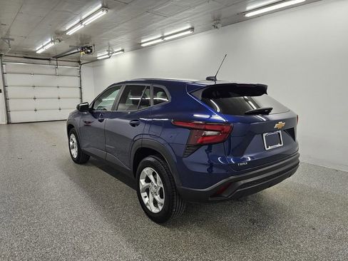 Used 2024 Chevrolet Trax LS w/ LS Convenience Package FWD image 7
