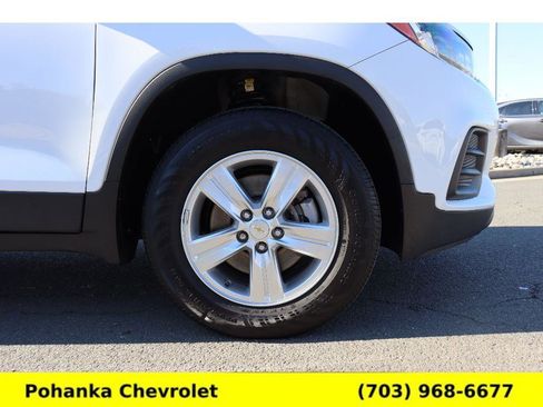 Used 2022 Chevrolet Trax LS w/ Tint and Cruise Package image 29