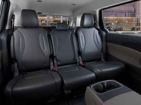 Certified 2026 Kia Carnival EX FWD image 16