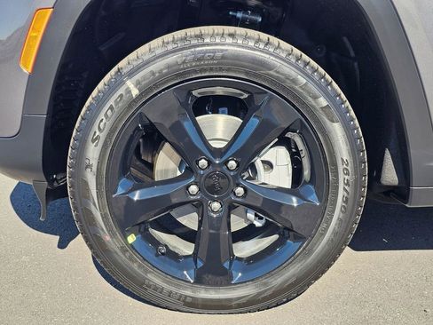 New 2025 Jeep Grand Cherokee Limited w/ Black Appearance Package image 6