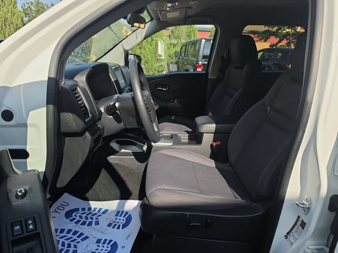 Used 2023 Nissan Frontier SV w/ Technology Package RWD image 9