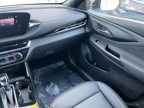 Used 2025 Buick Envista Sport Touring image 32