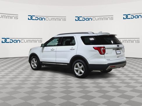 Used 2017 Ford Explorer XLT w/ Equipment Group 202A AWD/4WD image 6