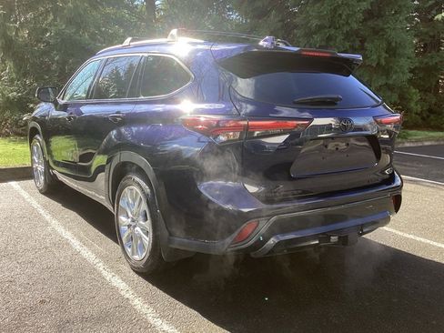 Used 2024 Toyota Highlander Limited image 8