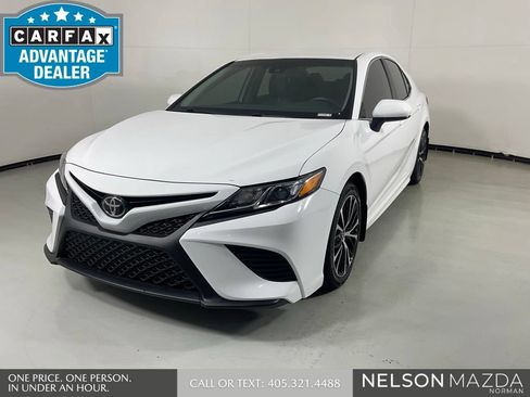 Used 2019 Toyota Camry SE FWD image 1