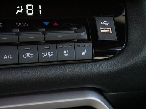 Used 2025 Toyota Tundra Limited image 29