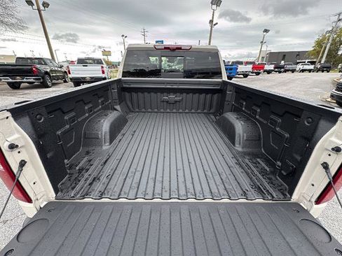 New 2026 Chevrolet Silverado 1500 High Country w/ High Country Premium Package AWD/4WD image 12