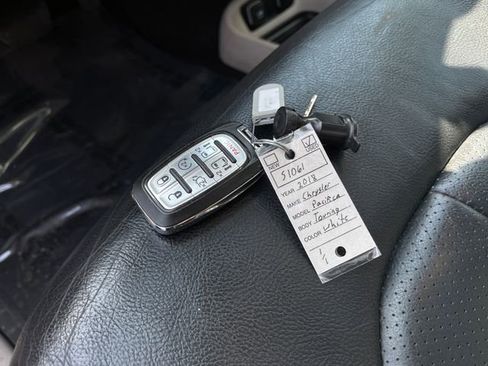 Used 2018 Chrysler Pacifica Touring-L Plus image 38