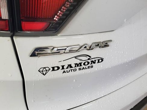 Used 2017 Ford Escape SE image 6