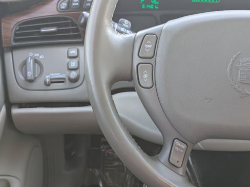 Used 2000 Cadillac De Ville w/ Comfort/Convenience Pkg image 21