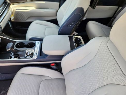 New 2025 Kia Carnival SX Prestige image 9