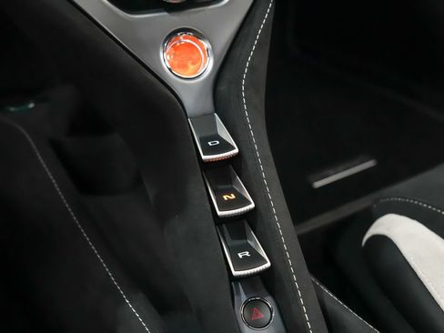 Used 2026 McLaren 750S Spider RWD image 31