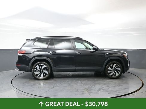 Used 2025 Volkswagen Atlas SE image 2