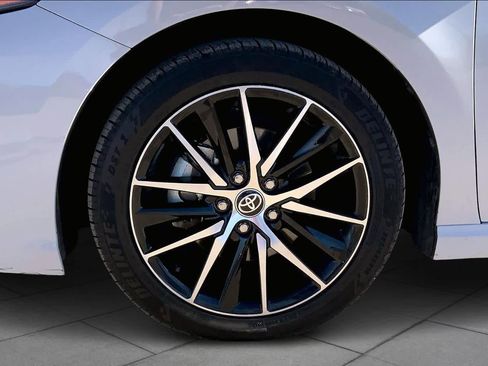 Used 2024 Toyota Camry SE image 10