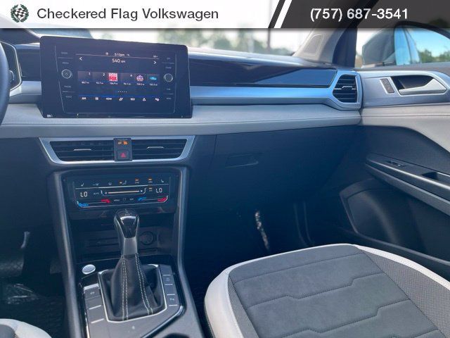 Used 2025 Volkswagen Taos SE FWD image 31