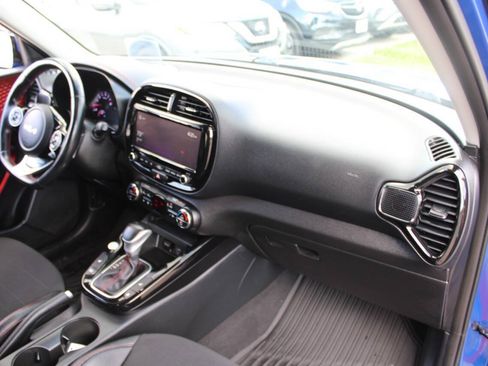 Used 2022 Kia Soul Turbo FWD image 13