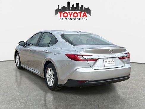 Used 2025 Toyota Camry LE w/ Convenience Package image 5