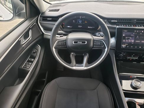 Certified 2023 Jeep Grand Cherokee Laredo w/ Luxury Tech Group I AWD/4WD image 15