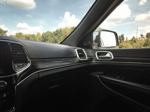 Used 2019 Jeep Grand Cherokee Limited image 6