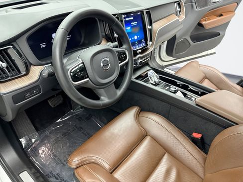 Used 2023 Volvo XC60 T8 Ultimate w/ Climate Package image 10