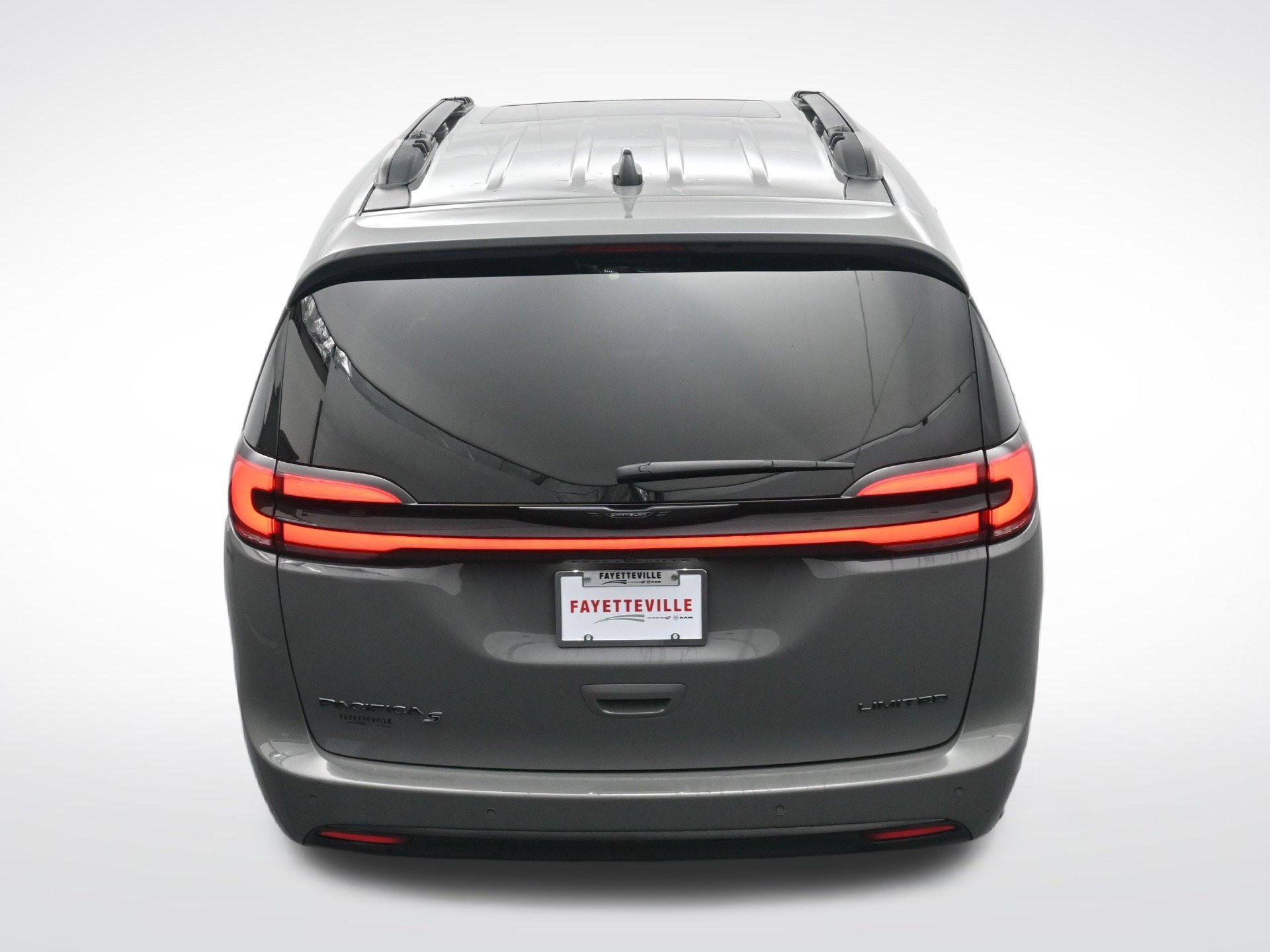 Used 2025 Chrysler Pacifica Limited FWD image 26