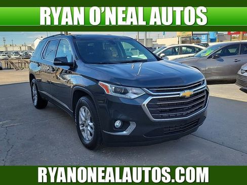 Used 2021 Chevrolet Traverse LT image 1