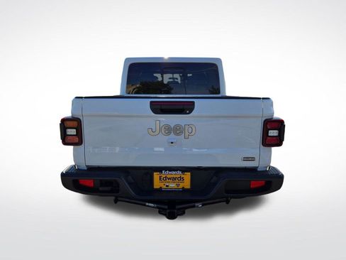 Used 2020 Jeep Gladiator Overland w/ LED Lighting Group AWD/4WD image 4