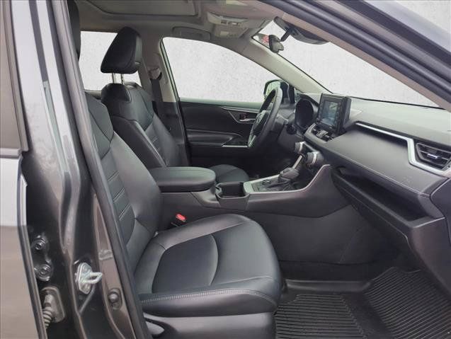Used 2022 Toyota RAV4 XLE Premium AWD/4WD image 24