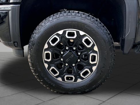 Used 2024 GMC Sierra 2500 AT4 w/ AT4 Premium Plus Package AWD/4WD image 11