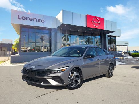 Used 2025 Hyundai Elantra Sport image 1