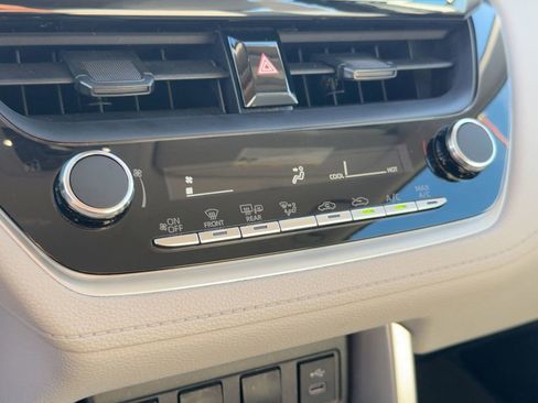 Used 2024 Toyota Corolla Cross L image 25