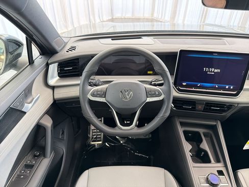 New 2026 Volkswagen Tiguan SE R-Line FWD image 23