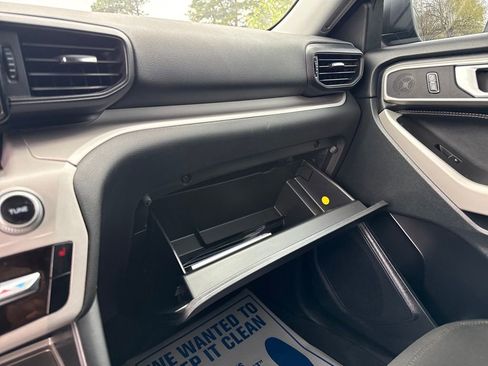 Used 2024 Ford Explorer XLT image 35