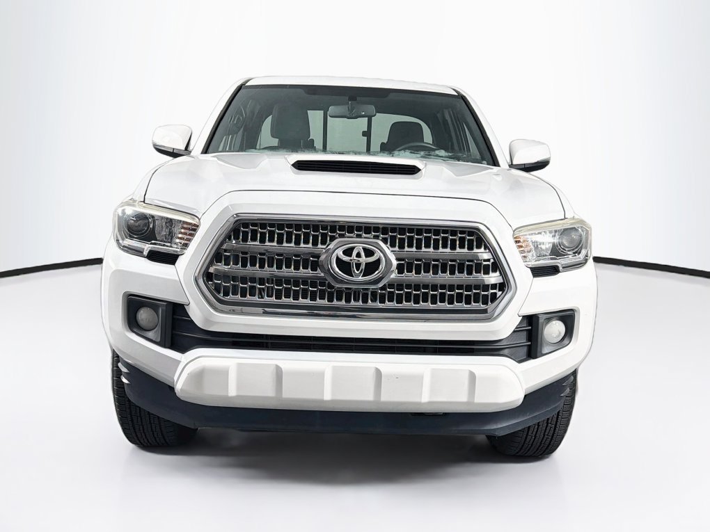 Used 2017 Toyota Tacoma TRD Sport w/ Tow Package RWD image 2